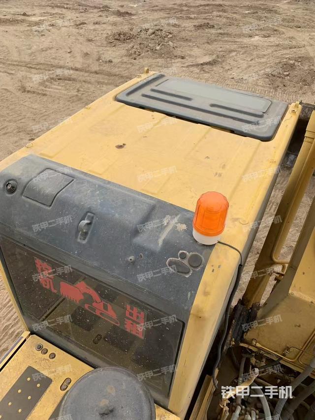 駕駛室頂部（整機外觀）