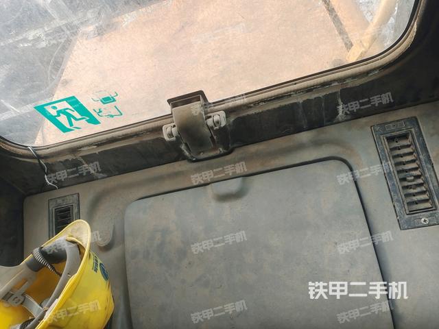 左后方玻璃角標（駕駛室部分）