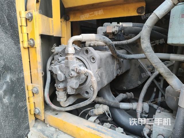 液壓泵艙室正面整體(整機(jī)外觀) 液壓泵艙室正面整體(整機(jī)外觀)