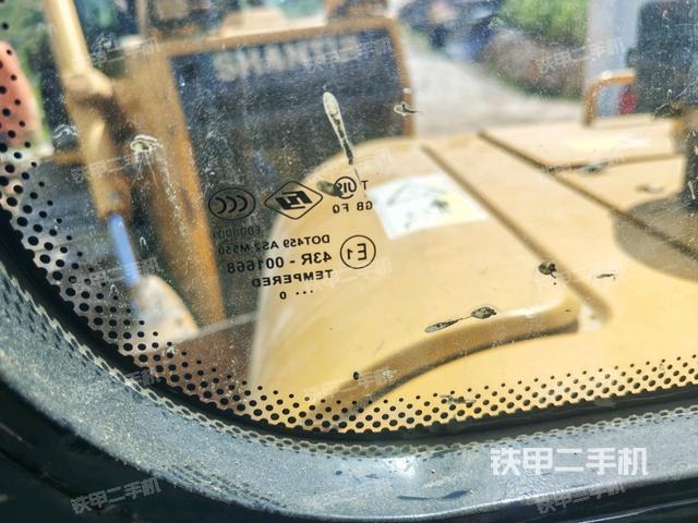 左后方玻璃角標(biāo)(駕駛室部分) 左后方玻璃角標(biāo)(駕駛室部分)