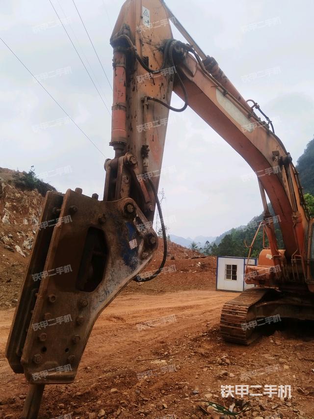 小臂整体左后（工作和回转装置）