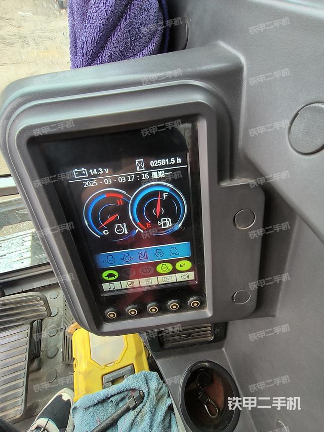 駕駛室整體(整機外觀) 駕駛室整體(整機外觀)