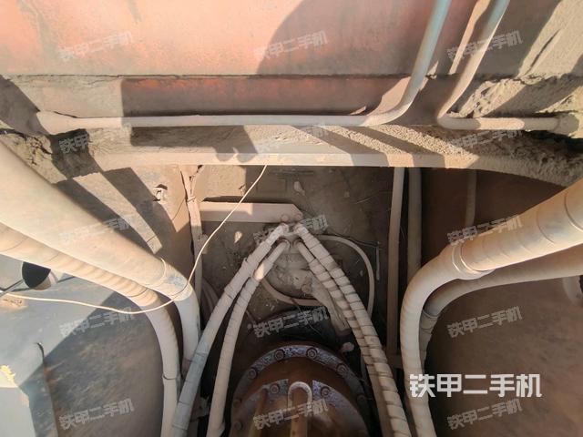 中央回轉(zhuǎn)接頭特寫（上車部件）