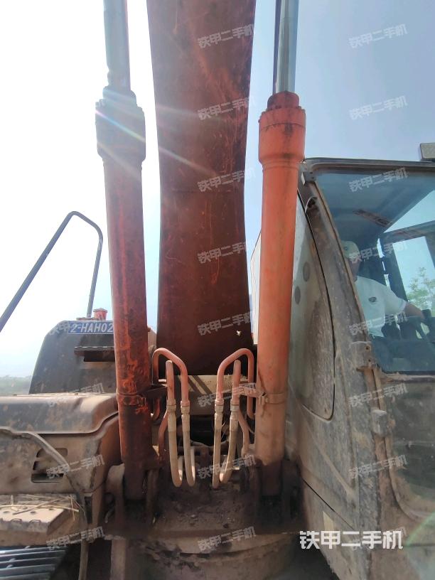 大臂油缸整體?豎拍（工作和回轉(zhuǎn)裝置）