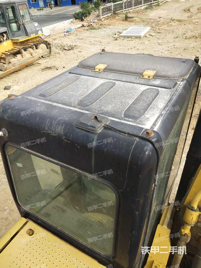 驾驶室顶部（整机外观）