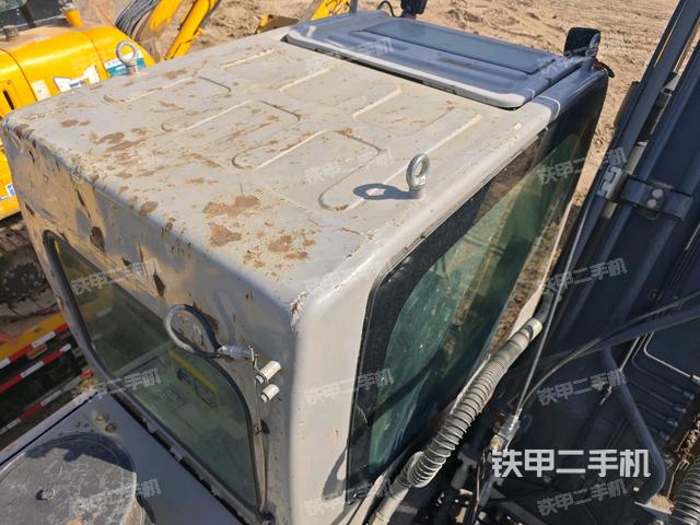 駕駛室頂部(整機(jī)外觀(guān)) 駕駛室頂部(整機(jī)外觀(guān))