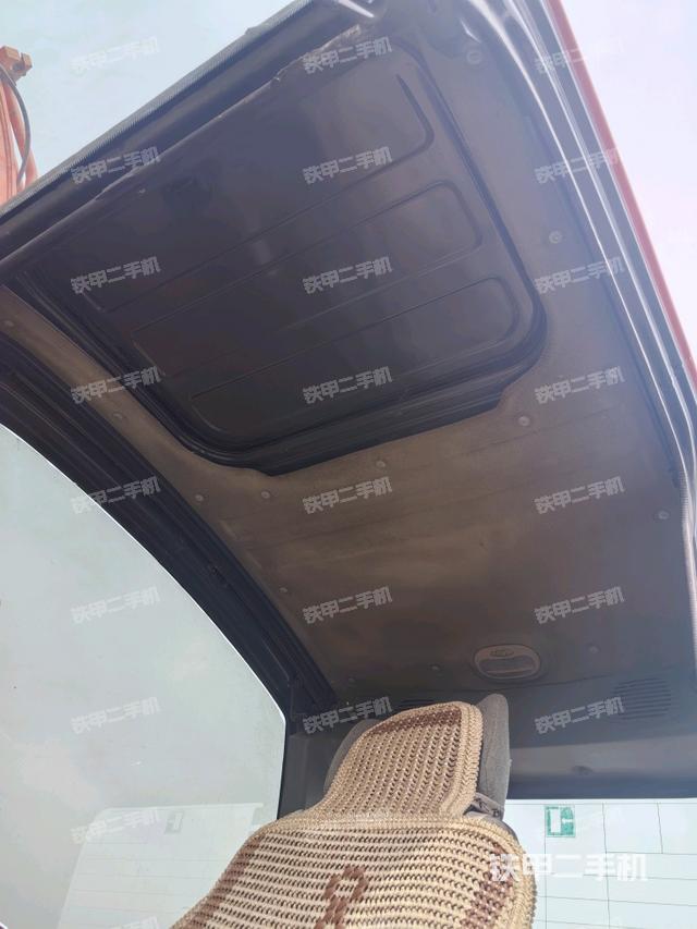 駕駛室頂部(整機外觀) 駕駛室頂部(整機外觀)