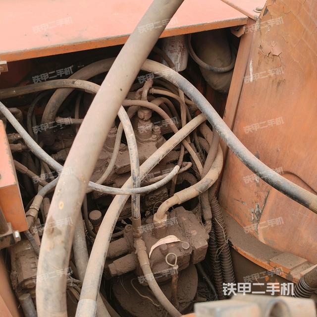 回轉(zhuǎn)馬達和主控閥（整機外觀）