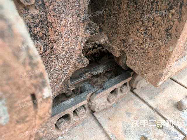 右側(cè)履帶整體?(行走機(jī)構(gòu)) 右側(cè)履帶整體?(行走機(jī)構(gòu))