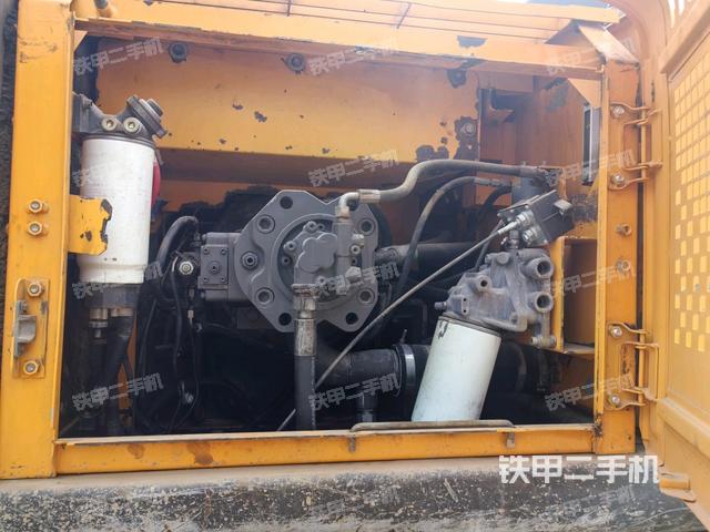 液壓泵艙室正面整體（整機(jī)外觀）