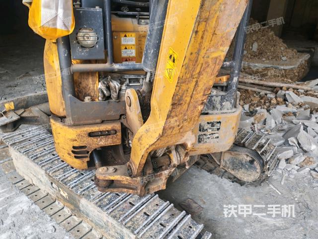 轉(zhuǎn)盤和下車架正前（工作和回轉(zhuǎn)裝置）