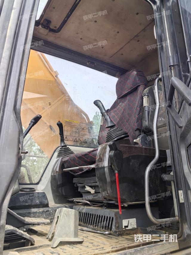 駕駛室整體（整機(jī)外觀）