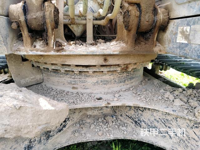 轉(zhuǎn)盤和下車架正前(工作和回轉(zhuǎn)裝置) 轉(zhuǎn)盤和下車架正前(工作和回轉(zhuǎn)裝置)