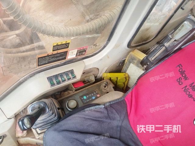 座椅右侧控制台/钥匙门/油门/含右手柄（驾驶室部分）