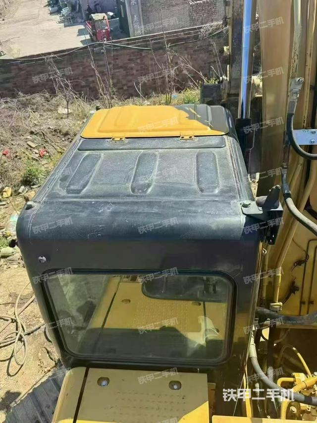 駕駛室頂部（整機外觀）