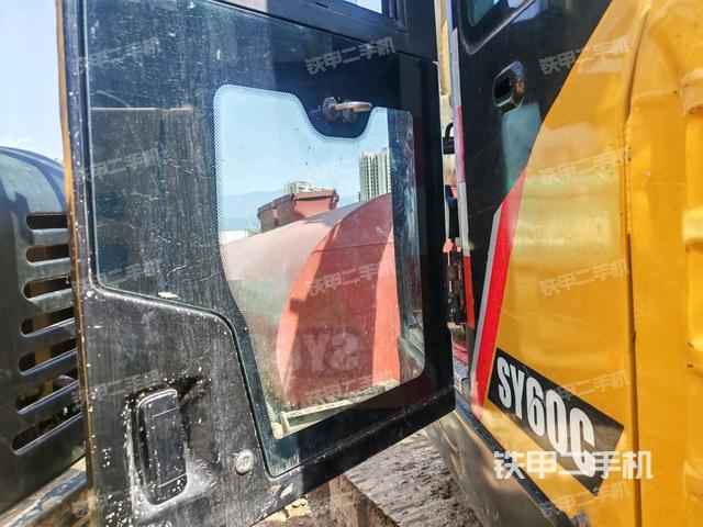 頂棚整體(駕駛室部分) 頂棚整體(駕駛室部分)