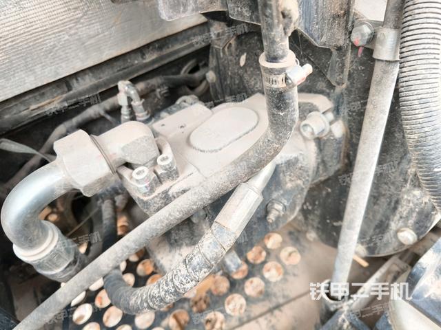 液壓泵艙室正面整體（整機(jī)外觀）