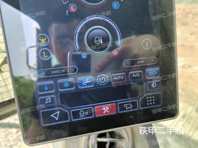 駕駛室整體(整機外觀) 駕駛室整體(整機外觀)