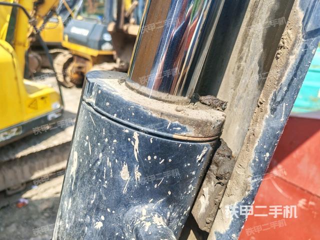 轉(zhuǎn)盤和下車架正前(工作和回轉(zhuǎn)裝置) 轉(zhuǎn)盤和下車架正前(工作和回轉(zhuǎn)裝置)