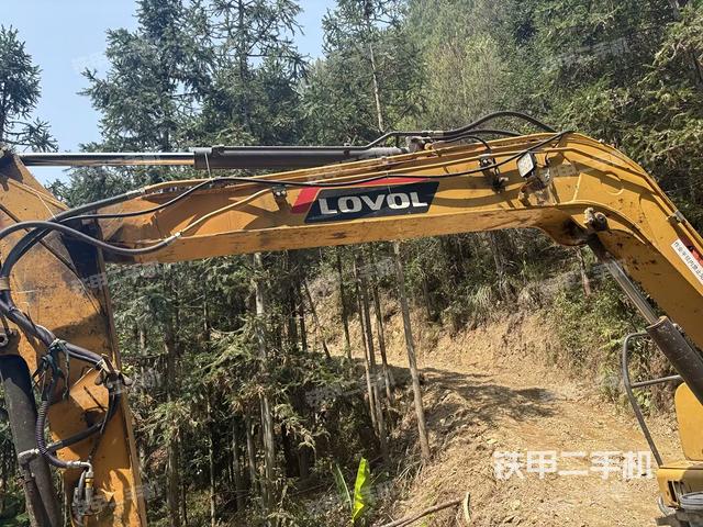 小臂整體左后(工作和回轉裝置) 小臂整體左后(工作和回轉裝置)