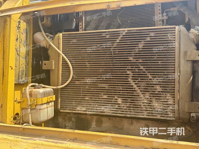 散熱器正面(大件艙室) 散熱器正面(大件艙室)