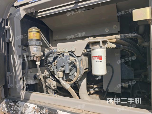 液壓泵艙室正面整體(整機(jī)外觀(guān)) 液壓泵艙室正面整體(整機(jī)外觀(guān))