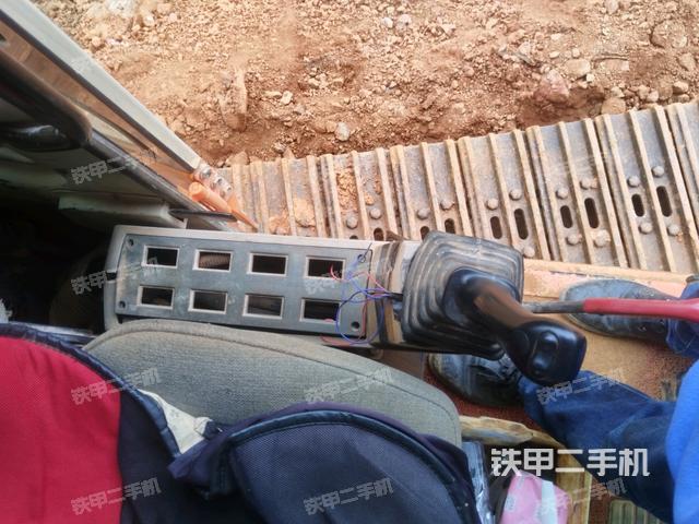 座椅左侧控制台/音响/含左手柄（驾驶室部分）