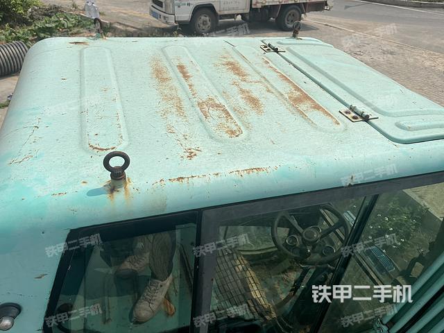 驾驶室顶部（整机外观）