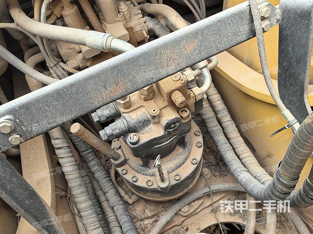 回轉(zhuǎn)馬達(dá)和主控閥（整機(jī)外觀）