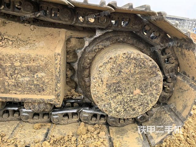 左驅(qū)動輪（行走機(jī)構(gòu)）