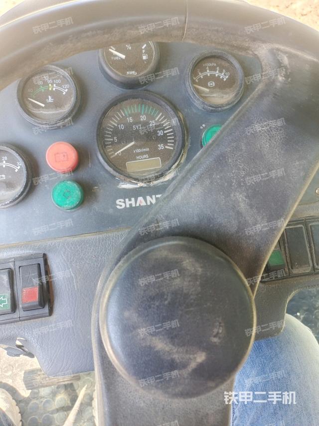 儀表盤全景（壓路機(jī)駕駛室）