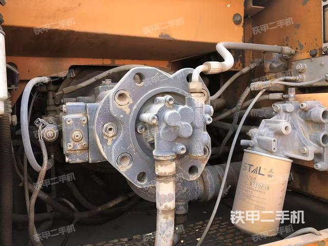 液壓泵艙室正面整體(整機(jī)外觀) 液壓泵艙室正面整體(整機(jī)外觀)