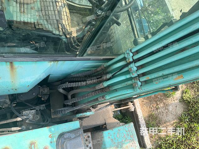 回转马达和主控阀（整机外观）