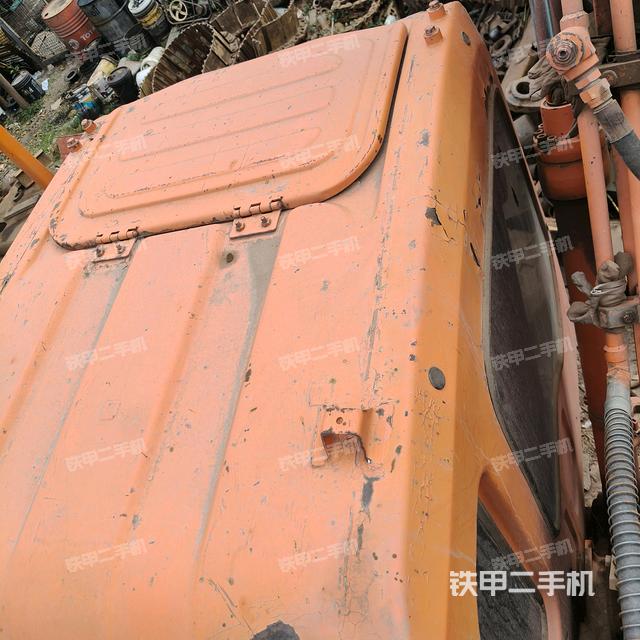 駕駛室頂部（整機外觀）