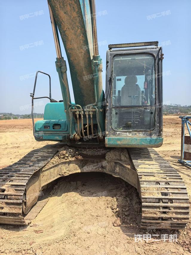 大臂油缸整體?豎拍（工作和回轉(zhuǎn)裝置）