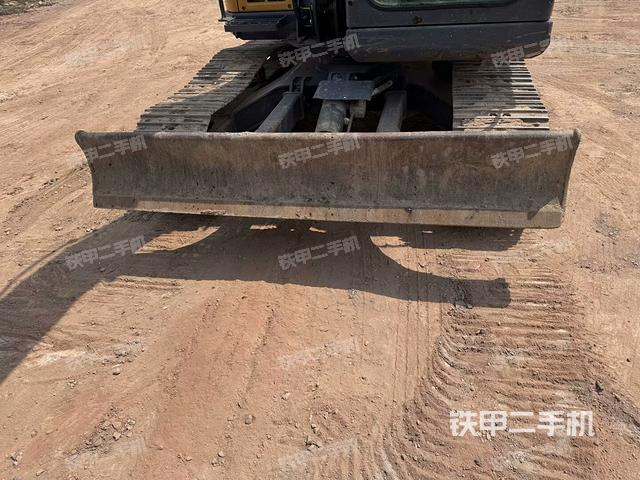 轉(zhuǎn)盤和下車架正前（工作和回轉(zhuǎn)裝置）