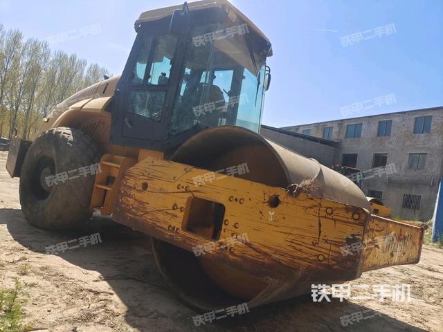 右前45°（壓路機(jī)整機(jī)外觀）