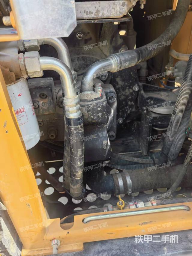 液壓泵艙室正面整體（整機(jī)外觀）