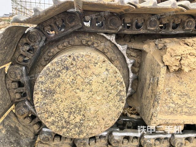 右驅(qū)動輪（行走機(jī)構(gòu)）