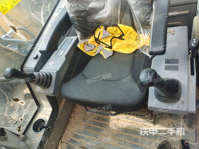 座椅左側控制臺/音響/含左手柄（駕駛室部分）