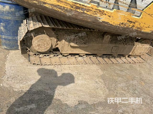 右驅(qū)動輪（行走機構(gòu)）