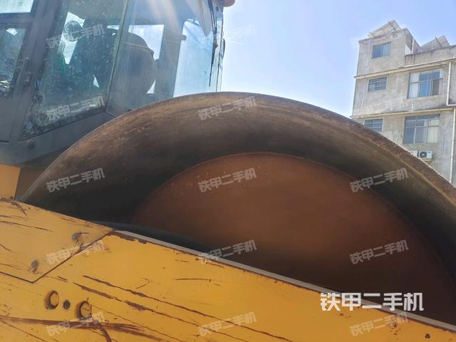 前車架正右側(cè)（壓路機(jī)前后車架）