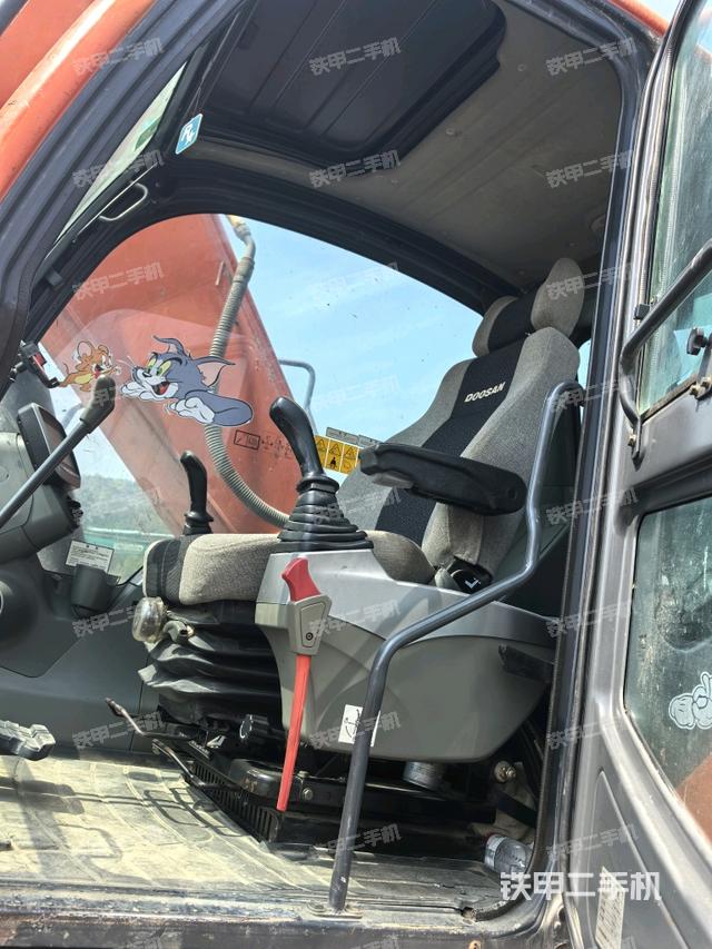 座椅左側(cè)控制臺/音響/含左手柄（駕駛室部分）