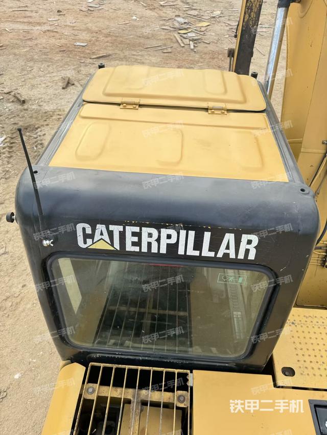 驾驶室顶部（整机外观）