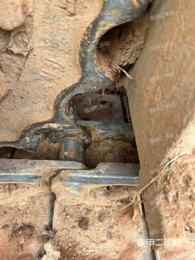 回轉(zhuǎn)馬達(dá)和主控閥(整機(jī)外觀) 回轉(zhuǎn)馬達(dá)和主控閥(整機(jī)外觀)