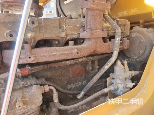 分動(dòng)箱或變速箱（壓路機(jī)發(fā)動(dòng)機(jī)艙）