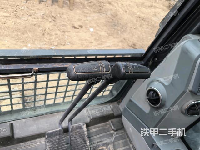 座椅左侧控制台/音响/含左手柄（驾驶室部分）