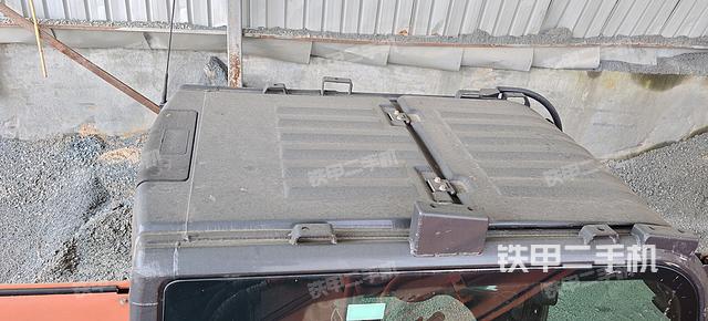 駕駛室頂部（整機外觀）