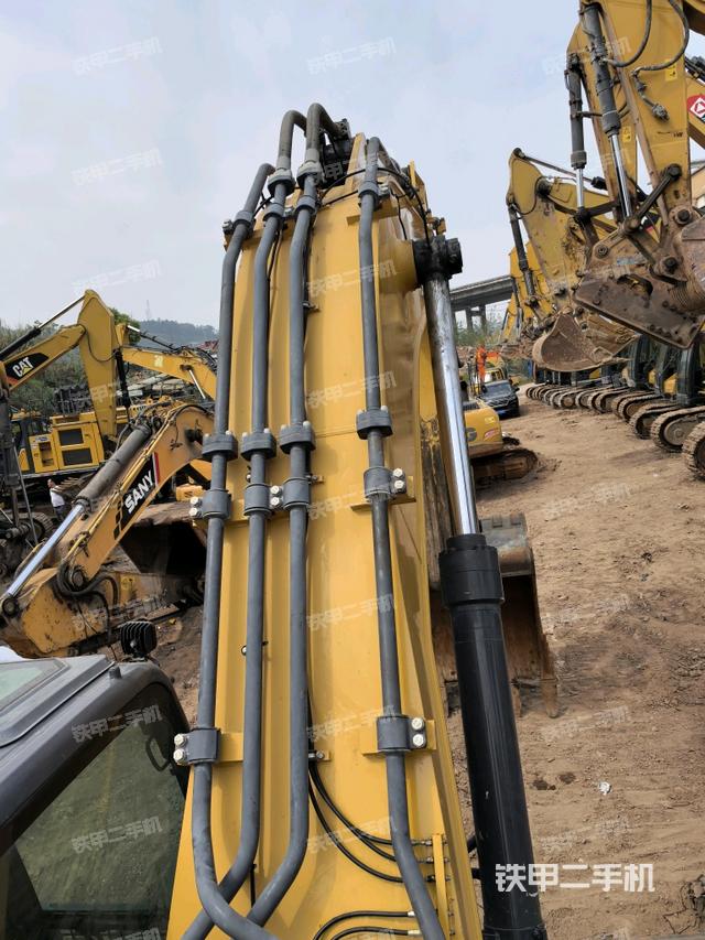 大臂背部俯视（工作和回转装置）