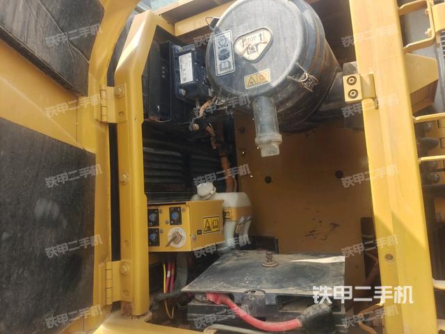 散熱器正面(大件艙室) 散熱器正面(大件艙室)
